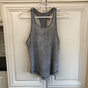Billowy Lululemon heathered grey tank top 🍋